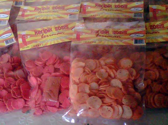 KERIPIK SOSIS PEDAS